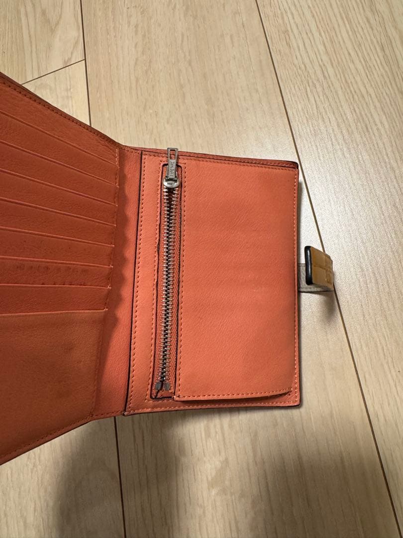 【週末セール中！】LOEWE ベージュ ライトオート 二つ折り財布 ロエベ