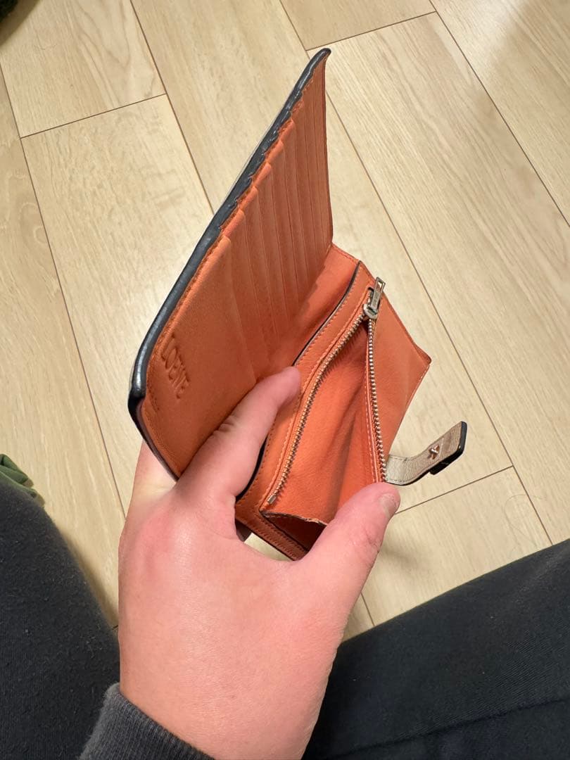 【週末セール中！】LOEWE ベージュ ライトオート 二つ折り財布 ロエベ