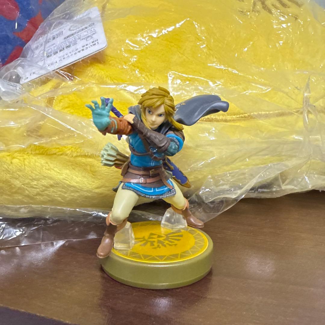 未使用品　ゼルダの伝説　ハイリアの盾　トライフォースクッションセット