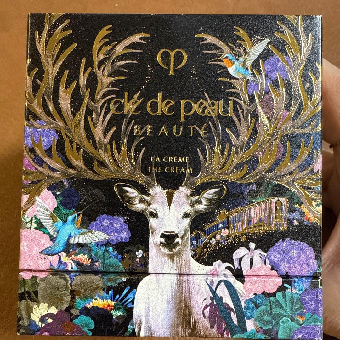 クレドポーボーテ ラ・クレーム　HOLIDAY2025