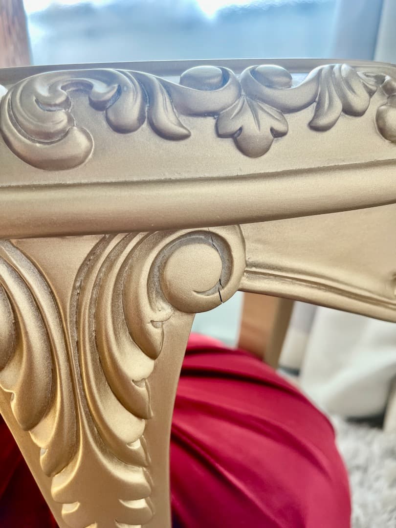 オーバル型のセンターテーブル、手作りで豪華な生地を使用