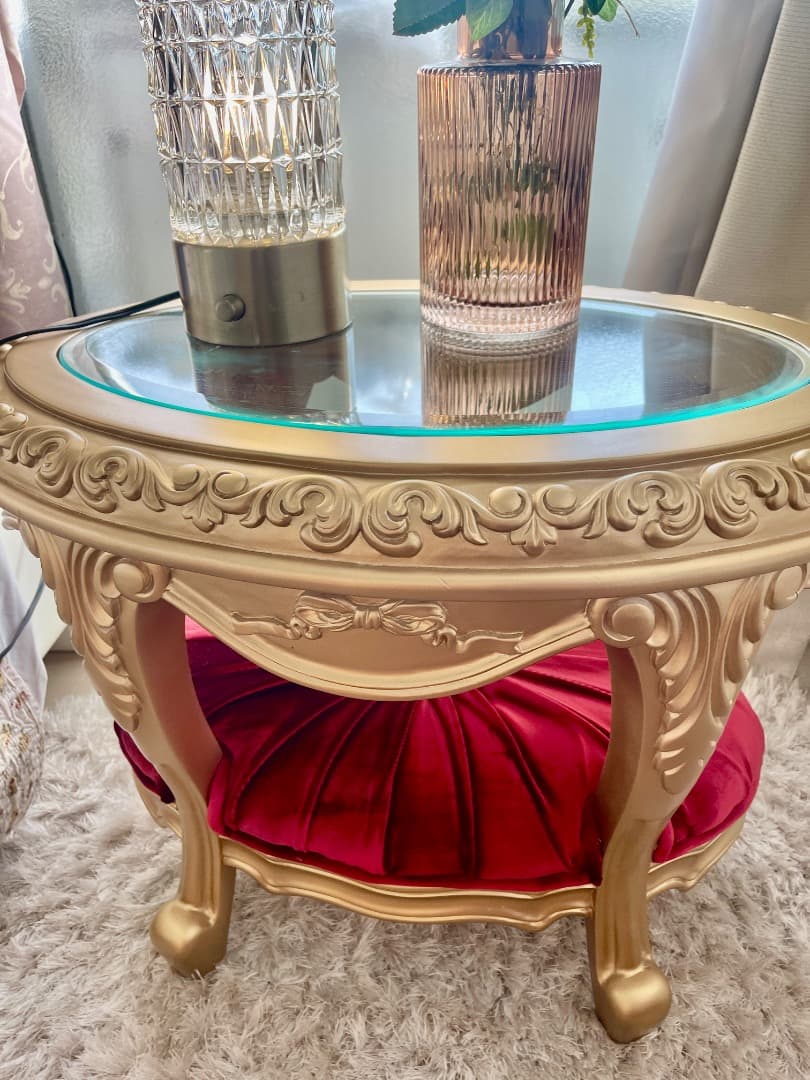 オーバル型のセンターテーブル、手作りで豪華な生地を使用