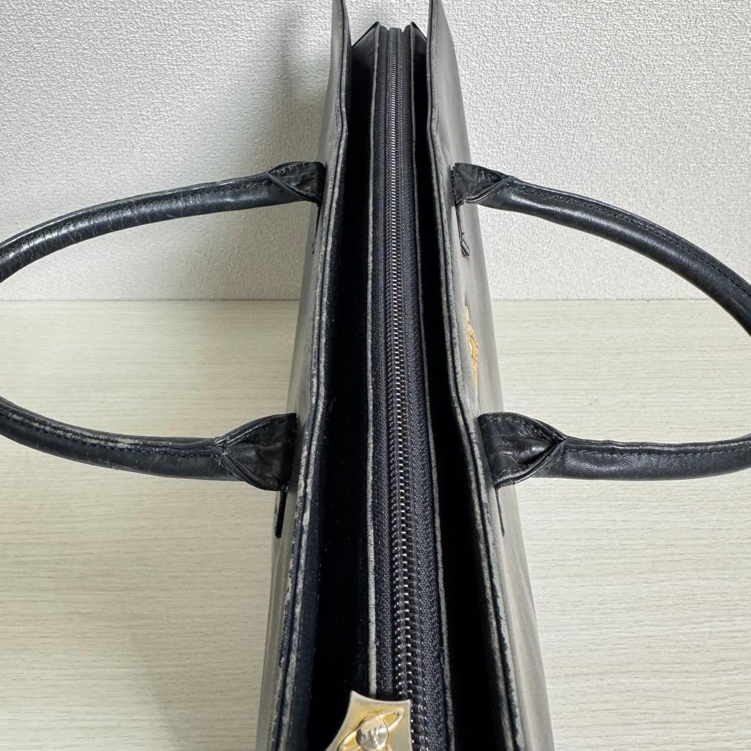 ヴィヴィアンウエストウッド Q18 オーブロゴ レザー ビジネスバッグ ブラック