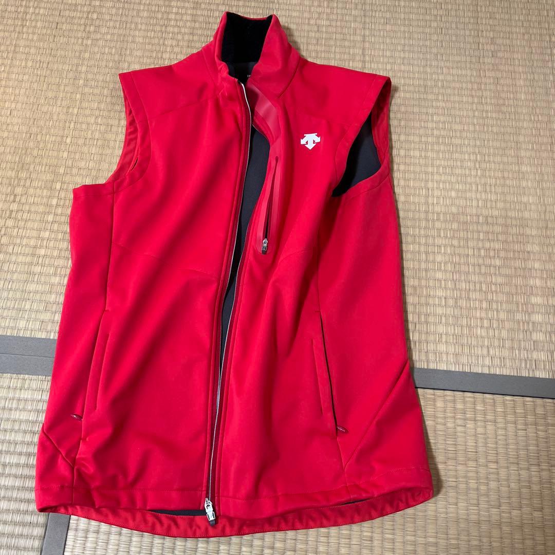デサント　レッド ノースリーブ スキーウェア