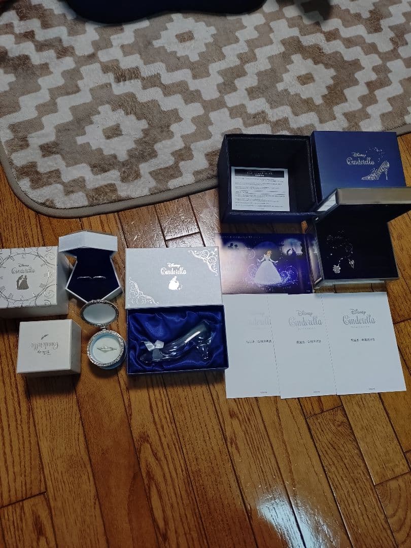 シンデレラ結婚指輪、婚約指輪