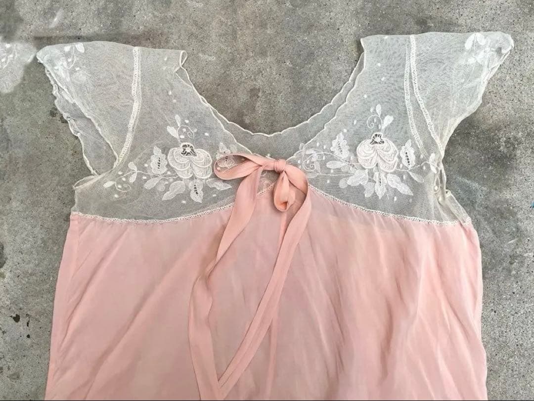 1930年代 フランス製 ヴィンテージ ピンク スリップドレス 刺繍入り
