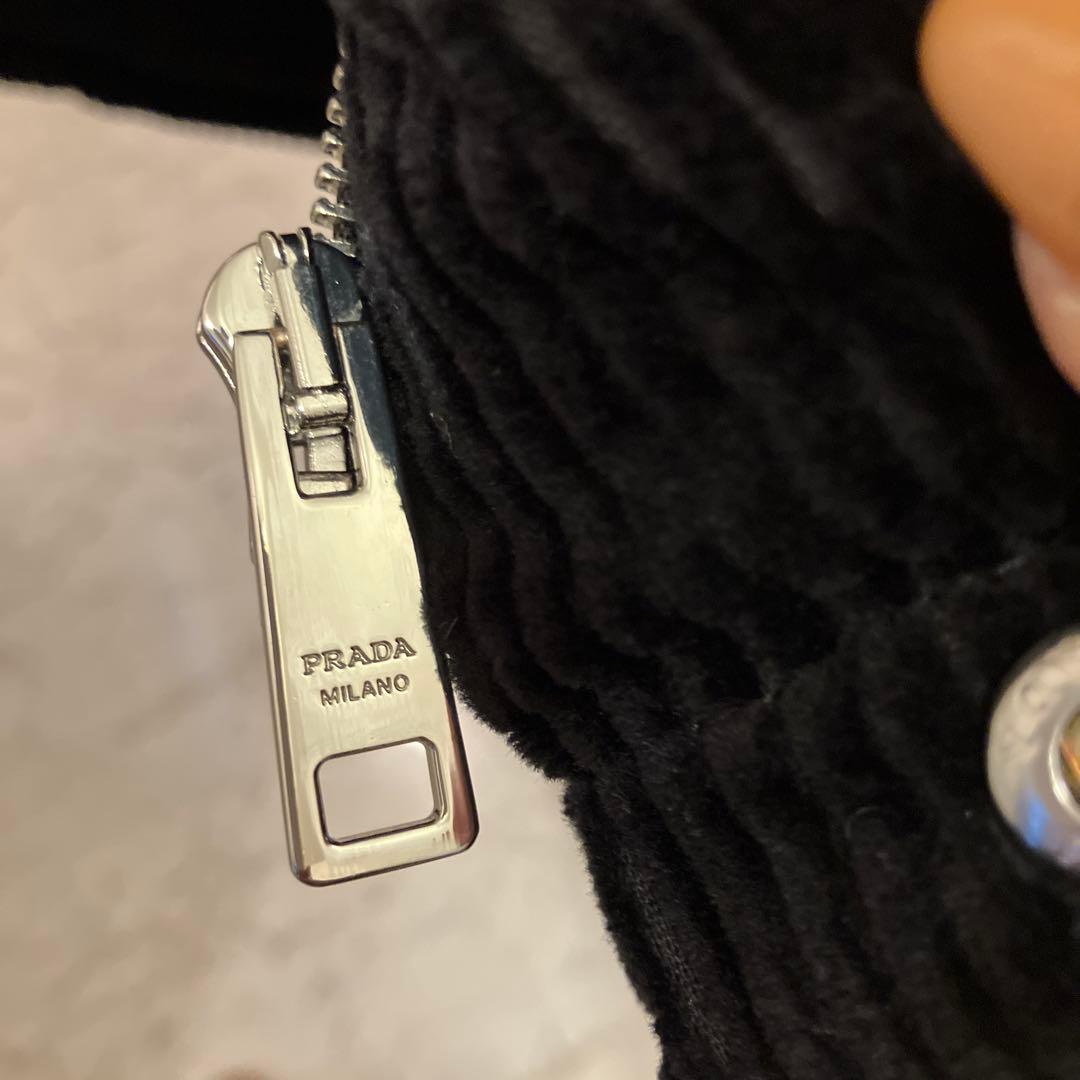 新品❣️24年新作プラダダウンベスト❣️XL黒 コーデュロイ可愛い❣️メンズ