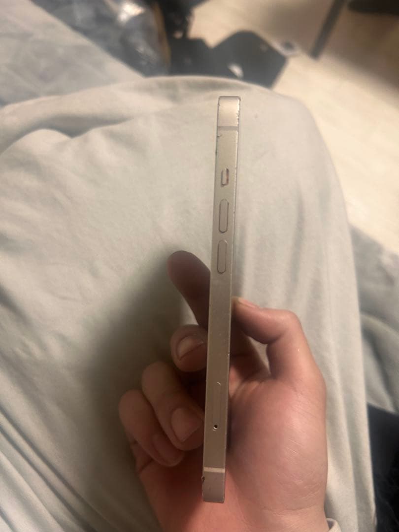 ちょうさん専用 Apple iPhone 13 ホワイト 背面ひび割れ