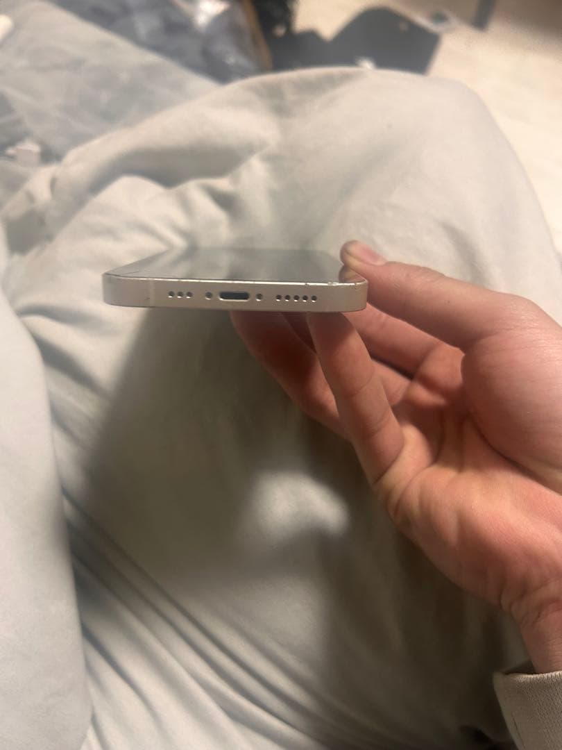 ちょうさん専用 Apple iPhone 13 ホワイト 背面ひび割れ