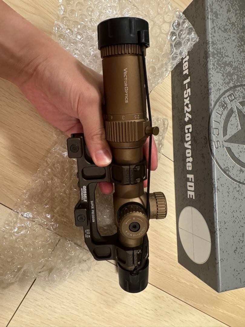 個人装備 Vector Optics 1.5-6x24 Coyote FDE