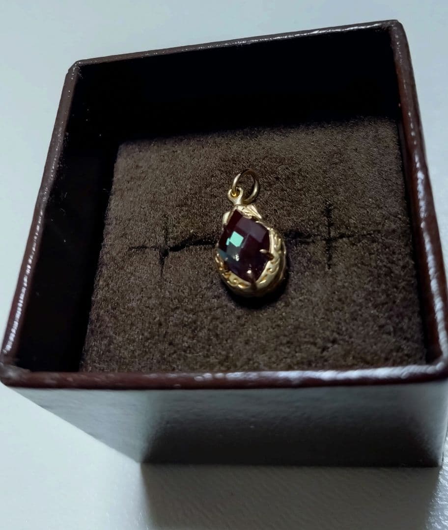 鬼灯様　アガット　K18　合成アレキサンドライト　ダイヤ　チャーム　agete