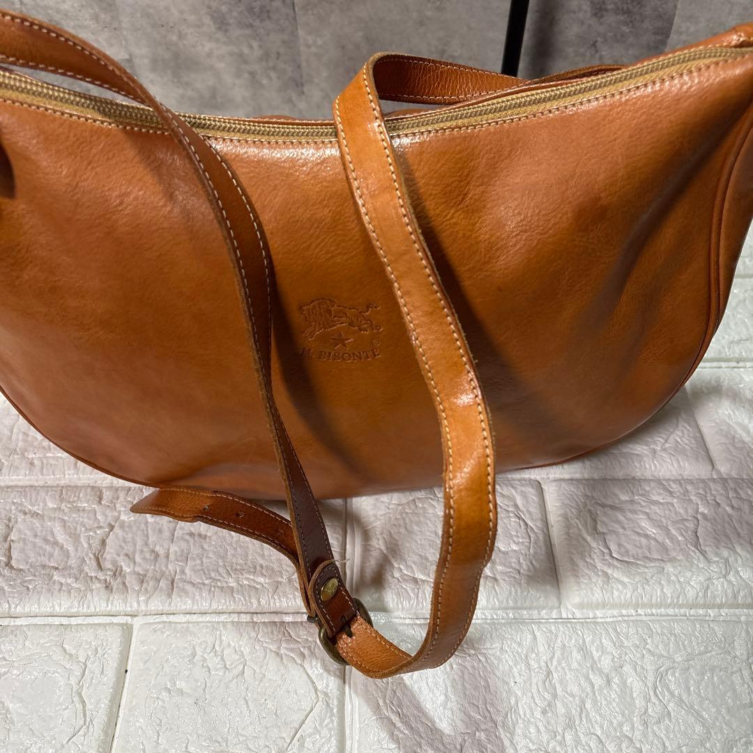 イルビゾンテ　ILEISONTE キャメル　ハーフムーン　レザーショルダー