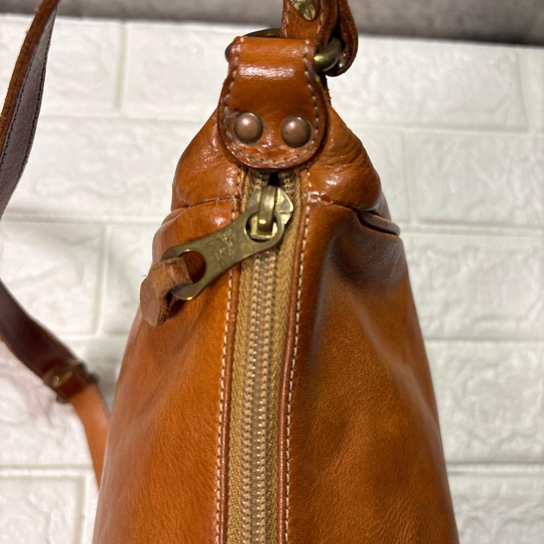 イルビゾンテ　ILEISONTE キャメル　ハーフムーン　レザーショルダー