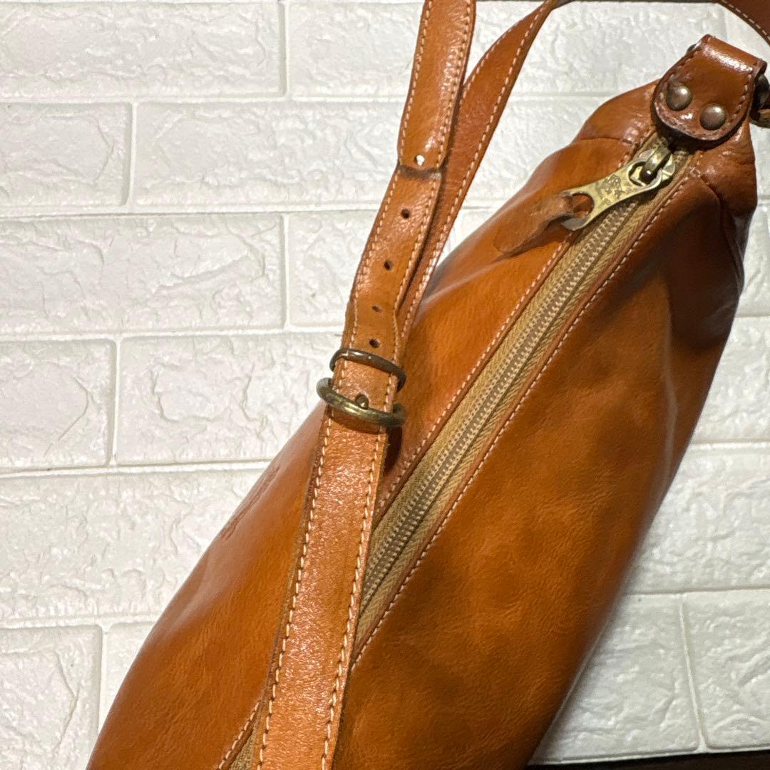 イルビゾンテ　ILEISONTE キャメル　ハーフムーン　レザーショルダー