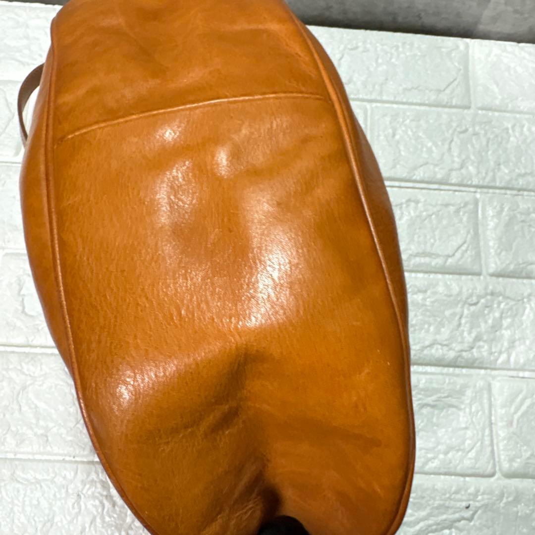 イルビゾンテ　ILEISONTE キャメル　ハーフムーン　レザーショルダー