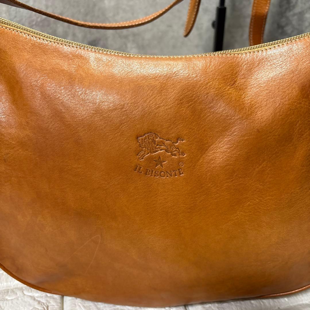 イルビゾンテ　ILEISONTE キャメル　ハーフムーン　レザーショルダー