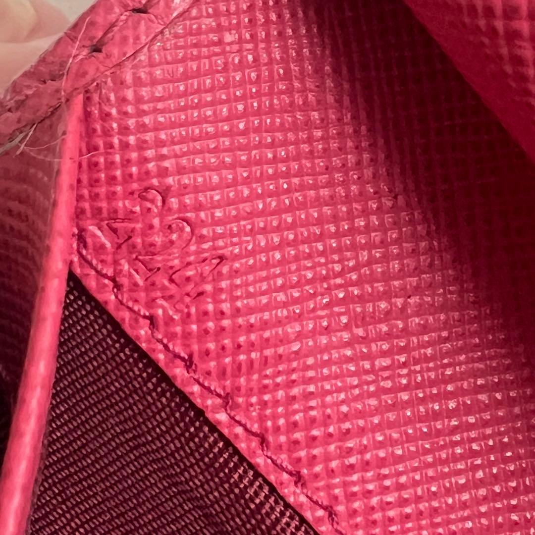 108 極上美品 PRADA プラダ 2つ折り財布