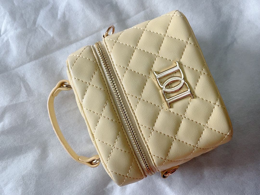 【イエロー】Darich キルティングスクエアミニバッグ ゴールドパーツ