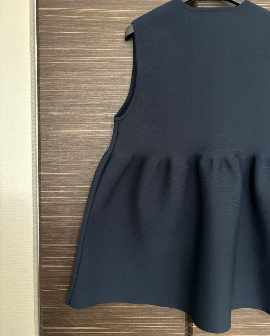 【美品】UNITED ARROWS ユナイテッドアローズ　フリル ニットジレ　紺