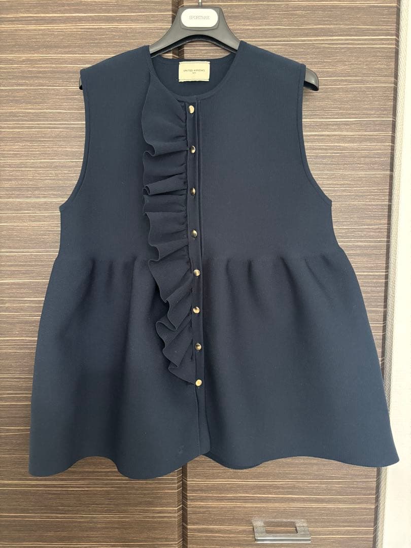 【美品】UNITED ARROWS ユナイテッドアローズ　フリル ニットジレ　紺