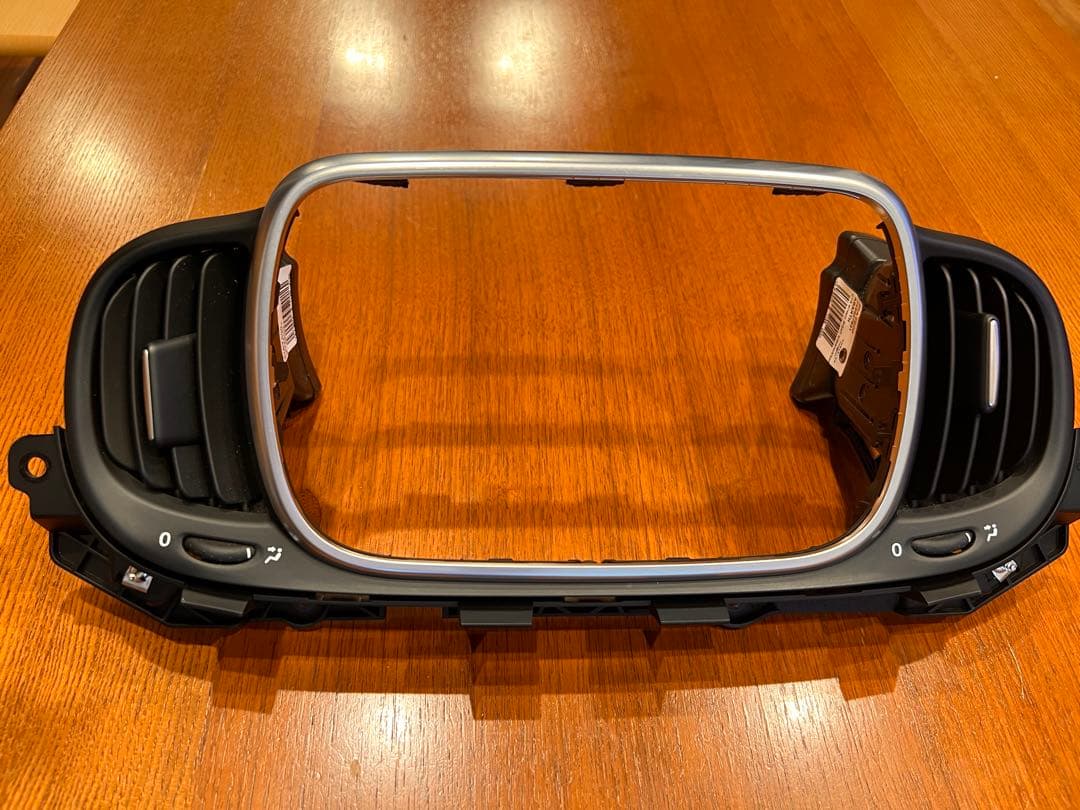 アバルト・695 オーディオパネル モニター枠 パネル　エアコン吹き出し口パネル