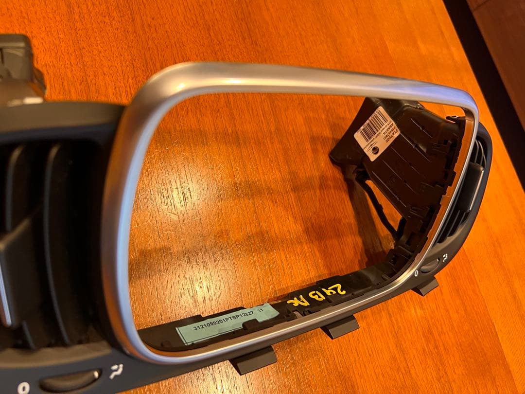 アバルト・695 オーディオパネル モニター枠 パネル　エアコン吹き出し口パネル