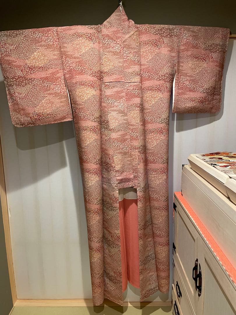 新品 正絹小大丸の小紋 しつけ糸付き