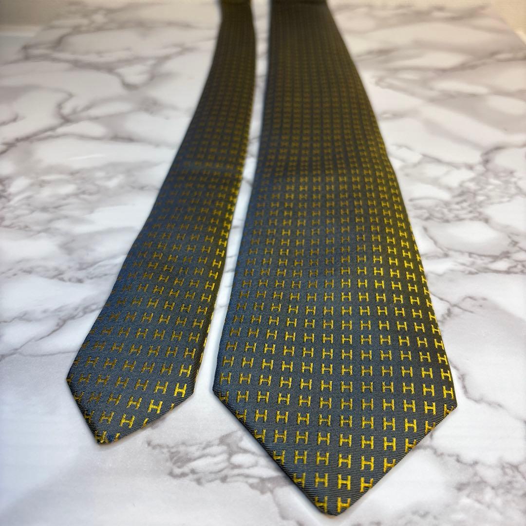 HERMES ネクタイ　イエロー　ネイビー　黄色　紺色　ファソネ　H柄　総柄　艶