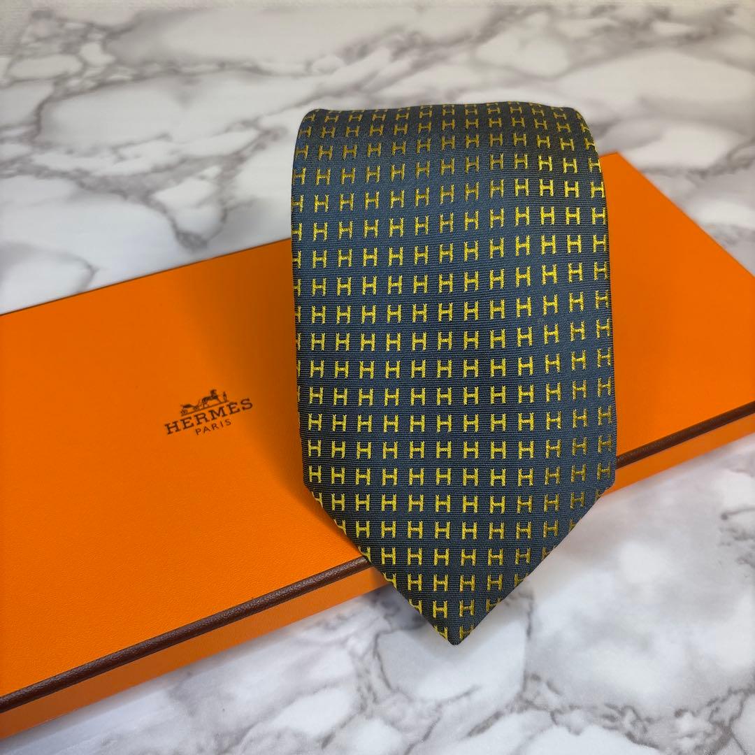 HERMES ネクタイ　イエロー　ネイビー　黄色　紺色　ファソネ　H柄　総柄　艶