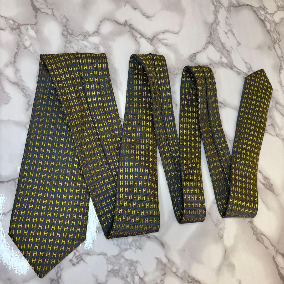 HERMES ネクタイ　イエロー　ネイビー　黄色　紺色　ファソネ　H柄　総柄　艶