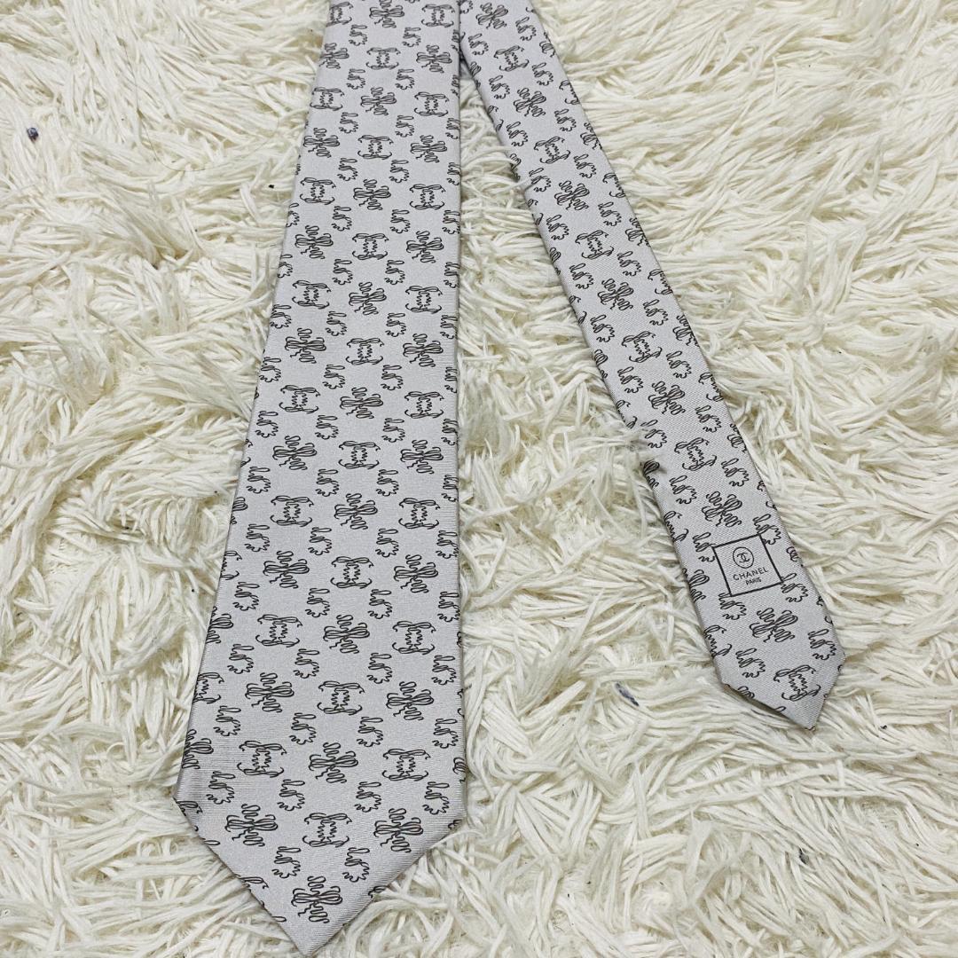 【未使用級】シャネル CHANEL ネクタイ ロゴ ココマーク シルク シルバー