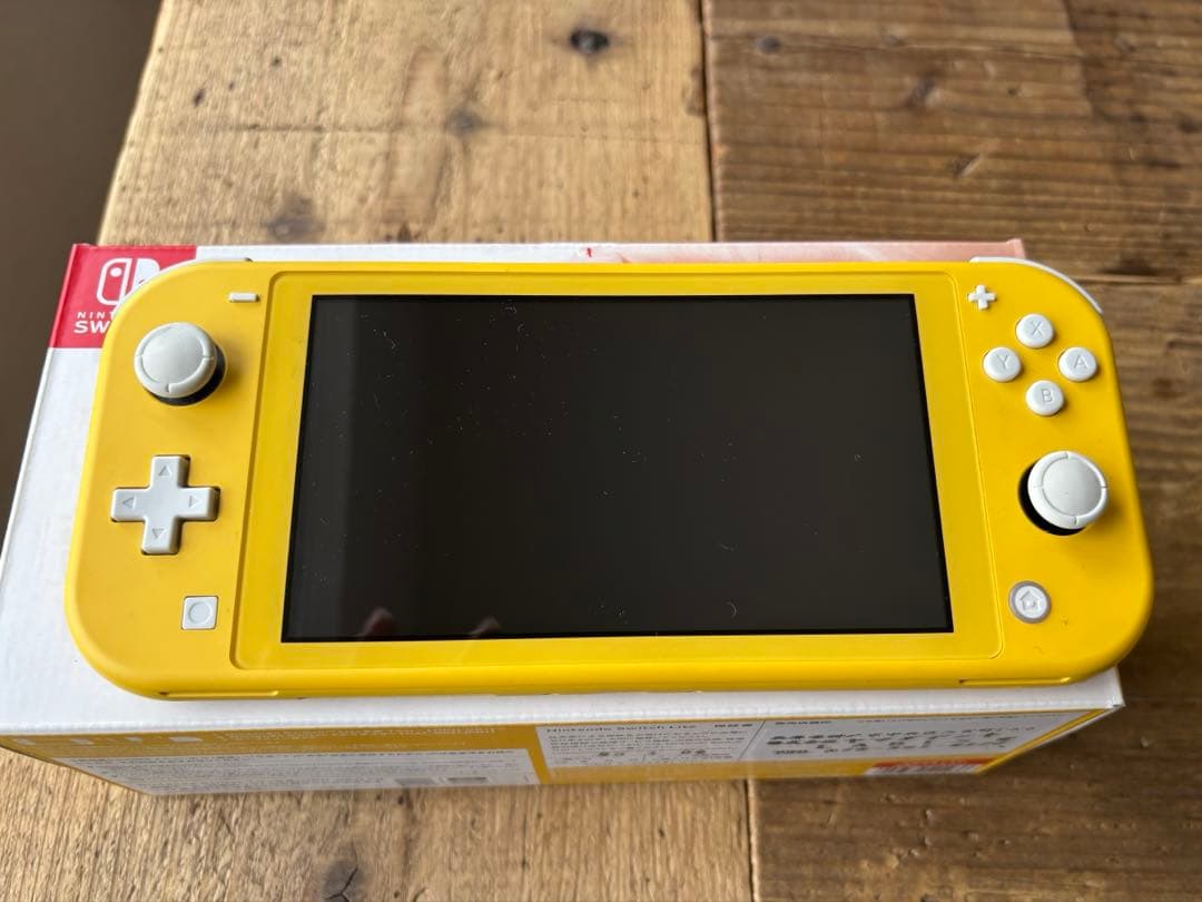 Nintendo swith light イエロー ※ジャンク品