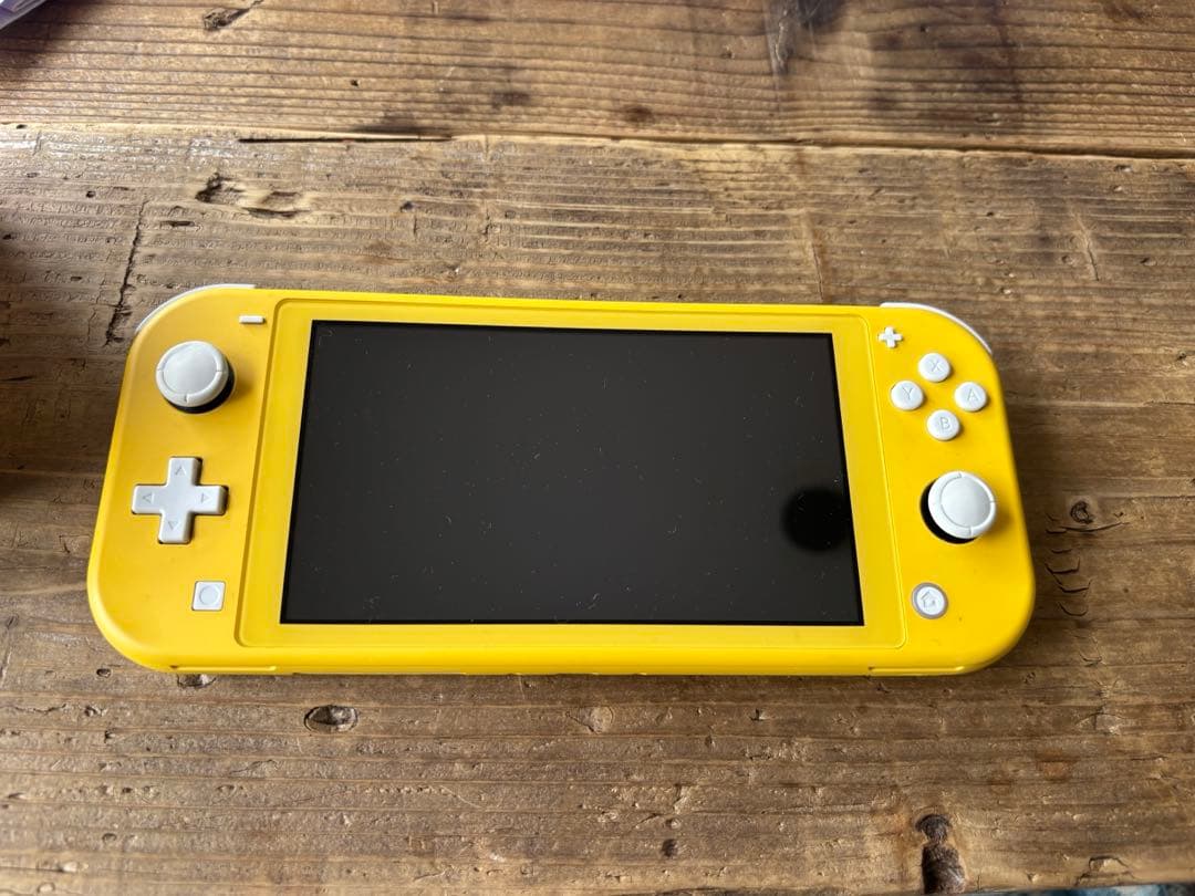 Nintendo swith light イエロー ※ジャンク品