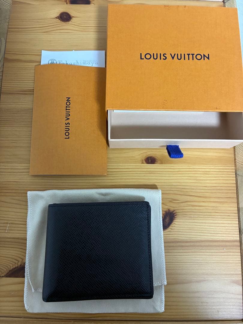 VUITTON ヴィトン　タイガ　二つ折り財布　ブラック