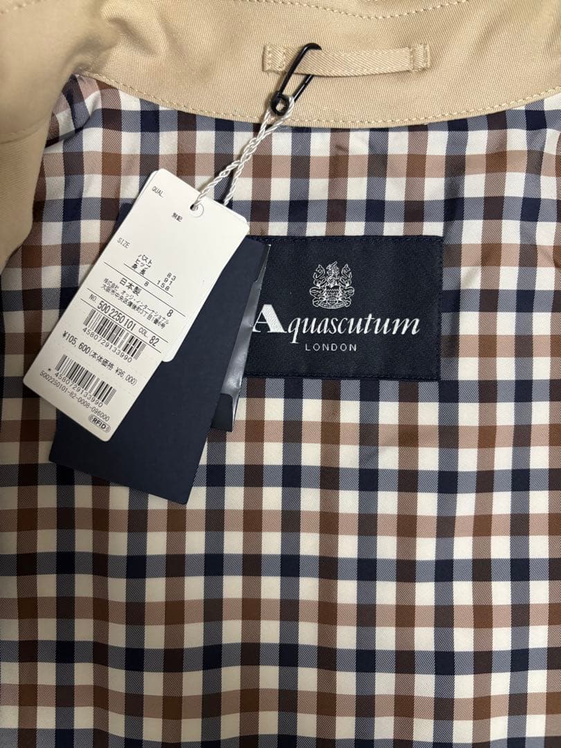 アクアスキュータム　ベージュ ステンカラーコート