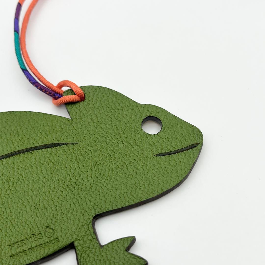 エルメス　プティアッシュ　バッグチャーム　カメレオン　ライトブラウン　緑色