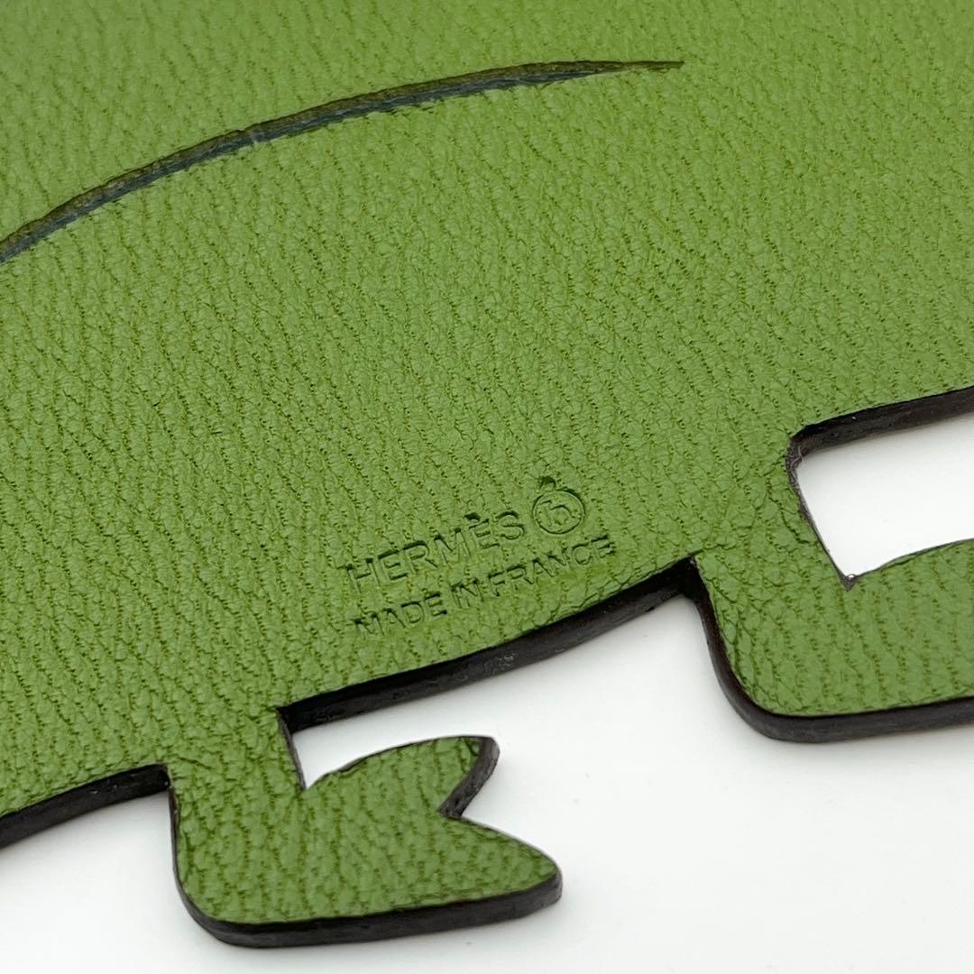 エルメス　プティアッシュ　バッグチャーム　カメレオン　ライトブラウン　緑色