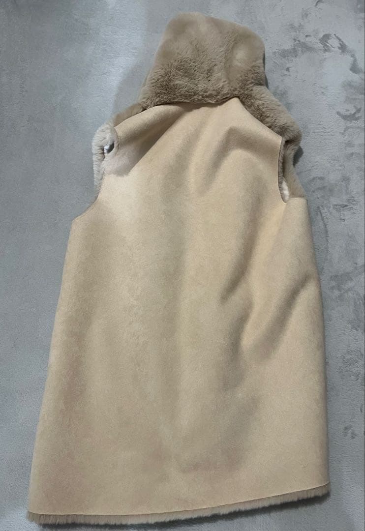 allureville フード付きムートンベストコート ベージュ