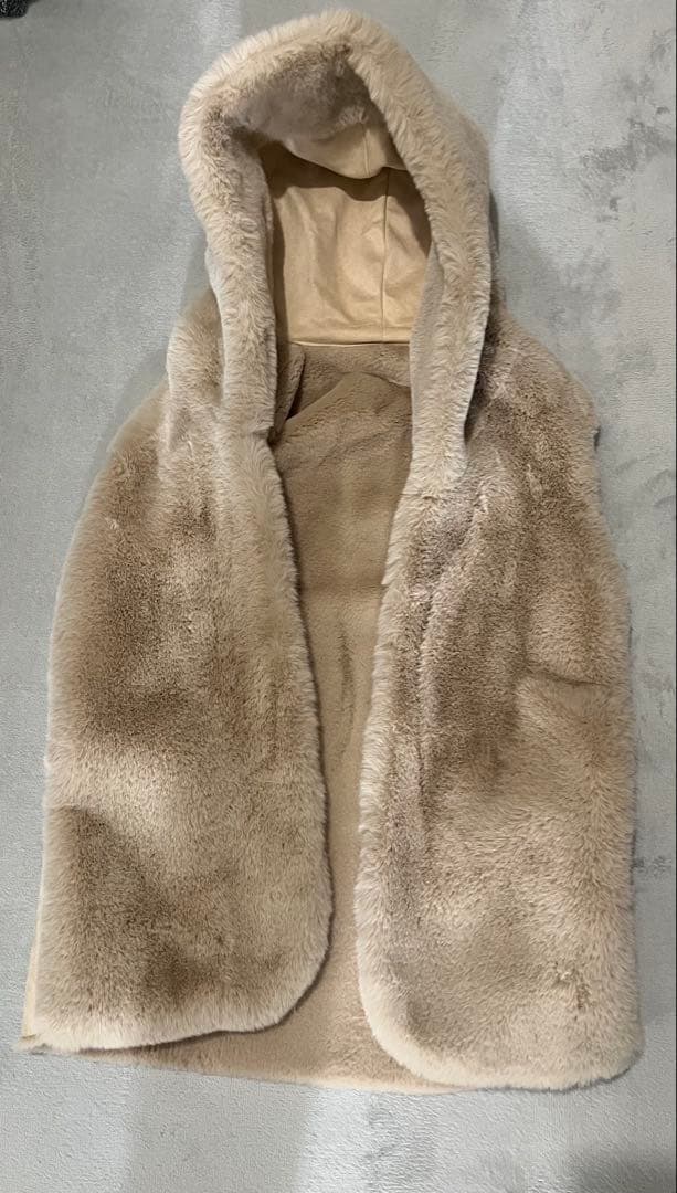 allureville フード付きムートンベストコート ベージュ