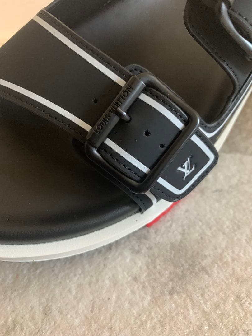 LOUIS VUITTONルイヴィトン LVトレイナー ライン サンダル 44