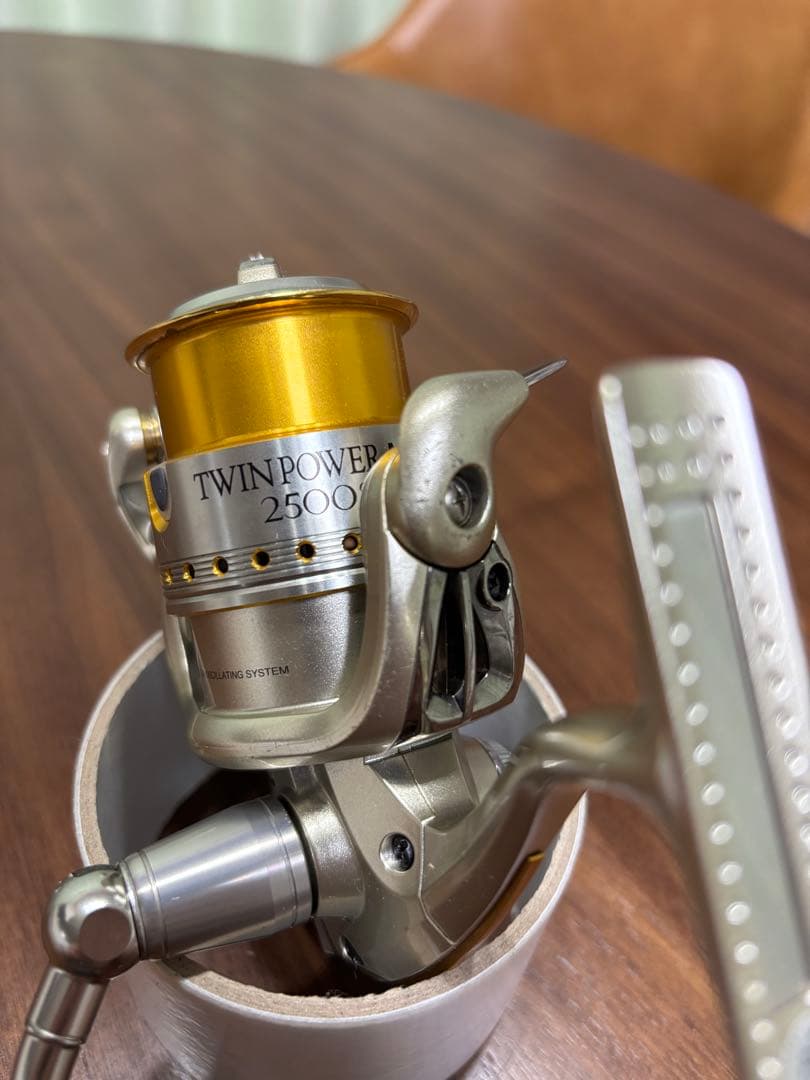 TWINPOWER mg2500S スピニングリール
