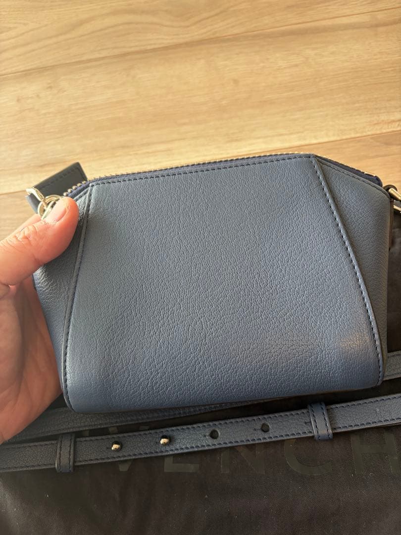 GIVENCHY アンティゴナナノ ブルー ショルダーバッグ