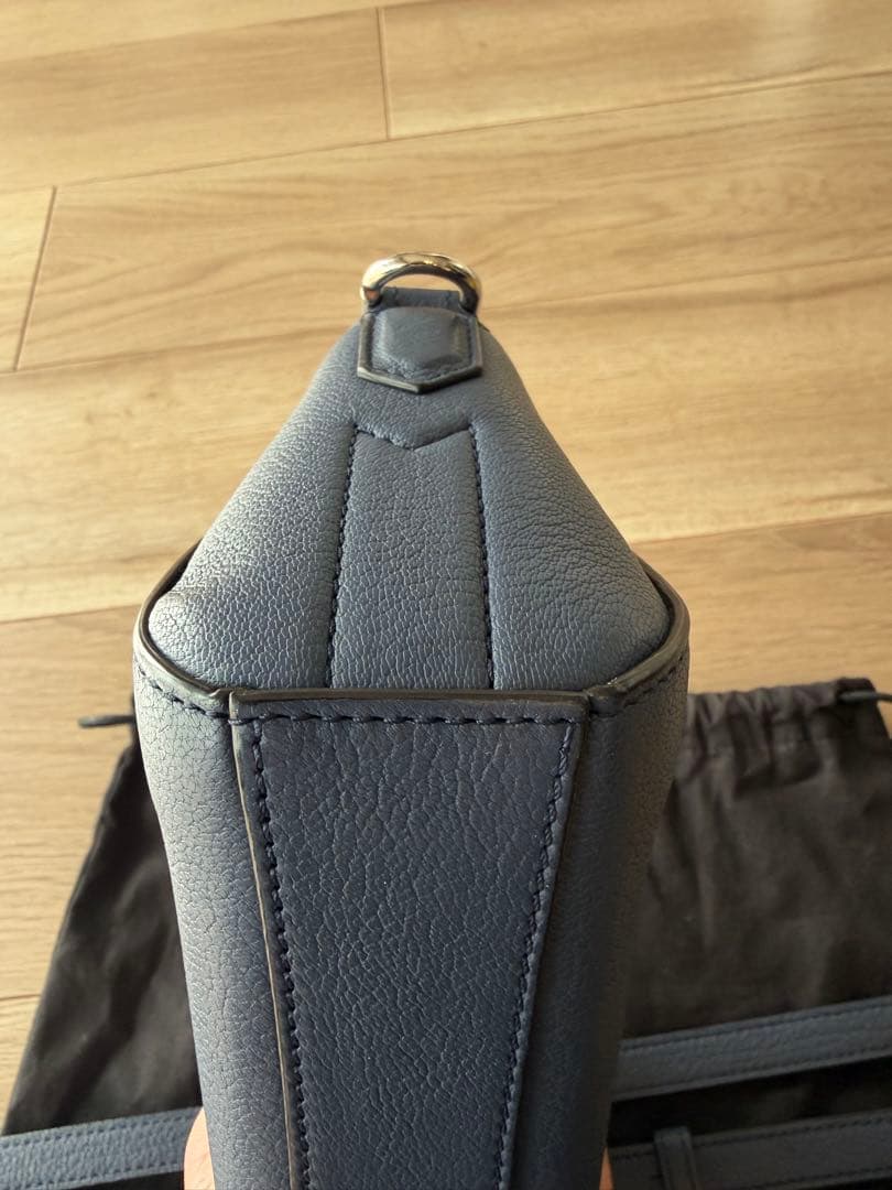 GIVENCHY アンティゴナナノ ブルー ショルダーバッグ