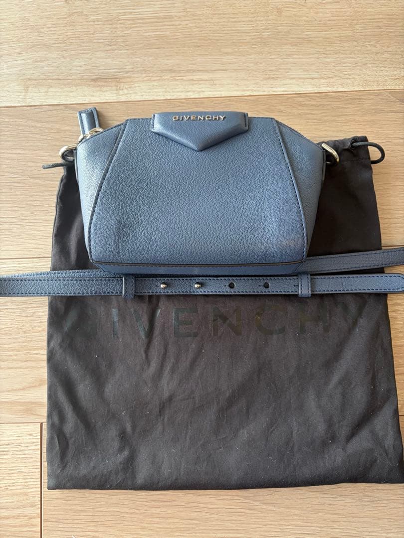 GIVENCHY アンティゴナナノ ブルー ショルダーバッグ