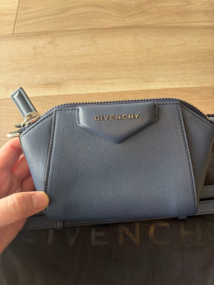 GIVENCHY アンティゴナナノ ブルー ショルダーバッグ