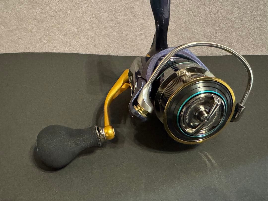 未釣行品 ダイワ 15エメラルダス AIR 2508PE-H スピニングリール