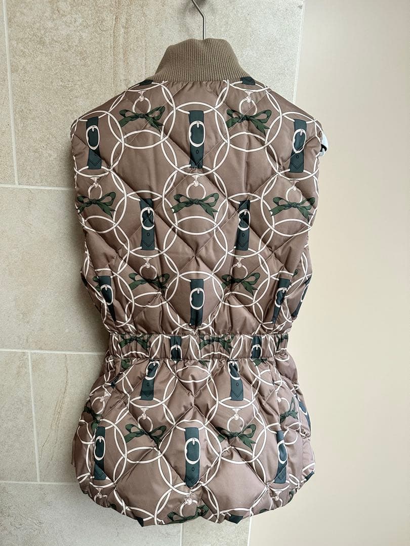 エルメス ノースリーブダウンジャケット