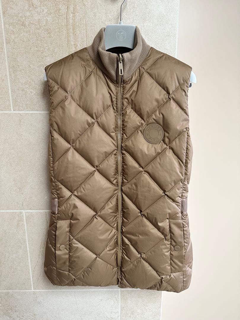 エルメス ノースリーブダウンジャケット