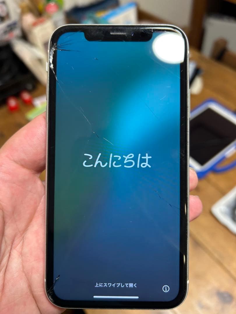 iPhone XR ホワイト 画面ひびあり