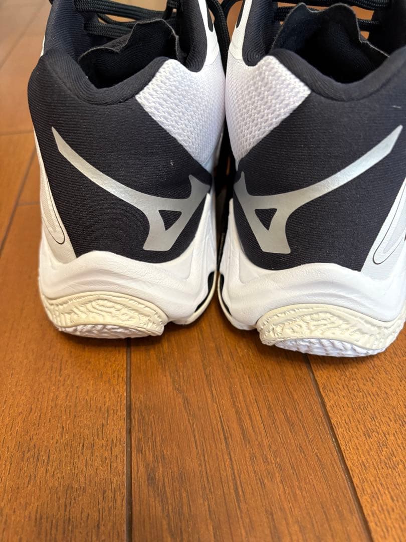 MIZUNOバレーボールシューズ　23.5センチ　美品！